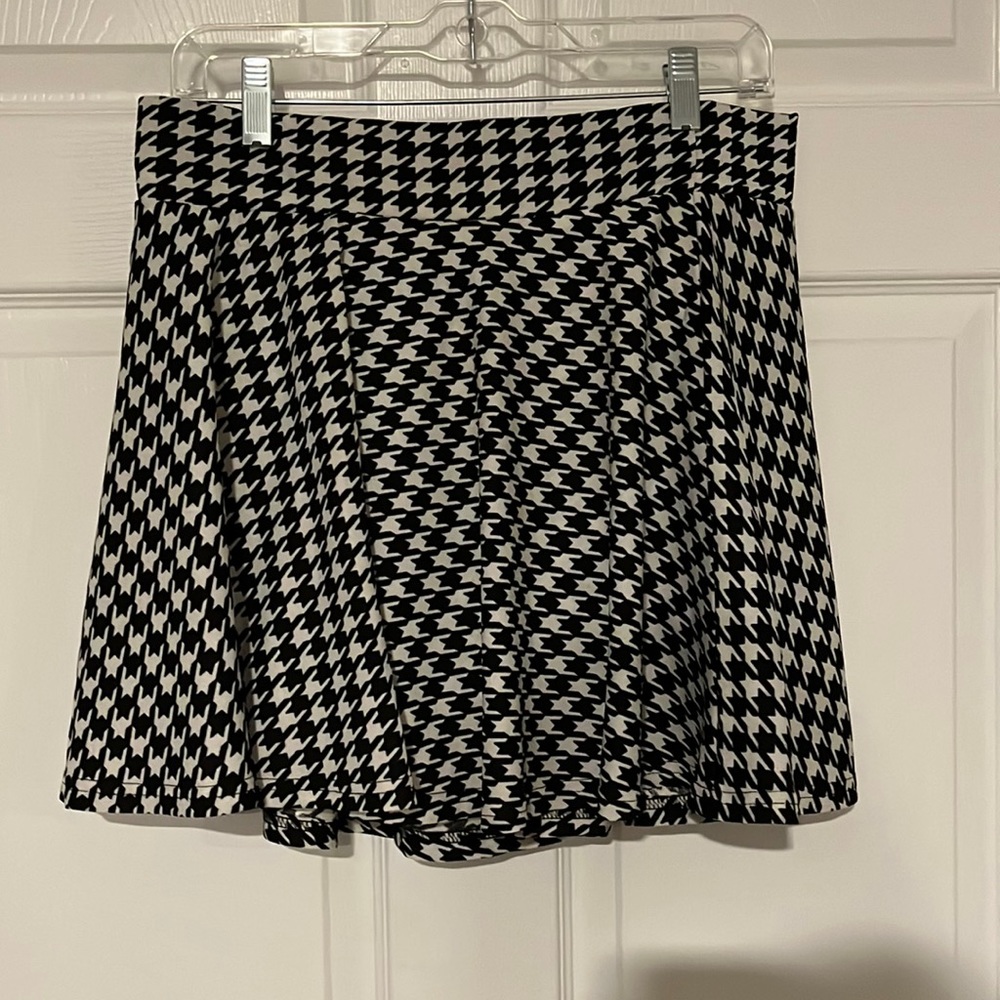 Women's DJT Stretchy Flared Pleated Skirt With Shorts Size XL